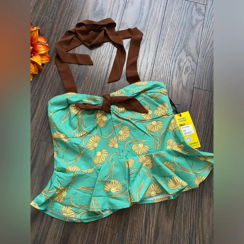 🦋B2G1🦋UNIQUE VINTAGE X Smiley Green Daisy Peplum Halter Top NWT - Picture 6 of 11